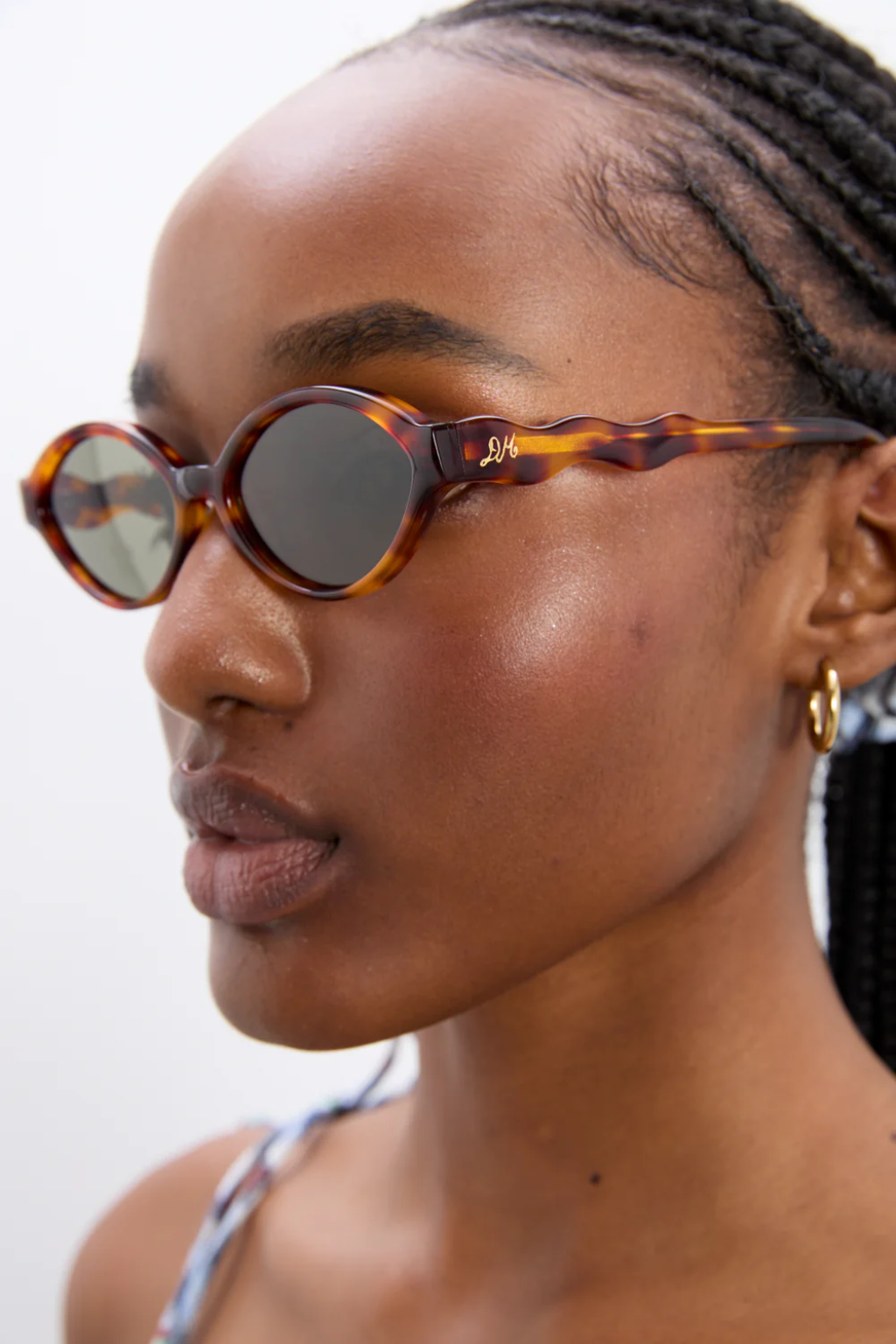 Slim Oval Sunglasses With Wavy Temple - Tort