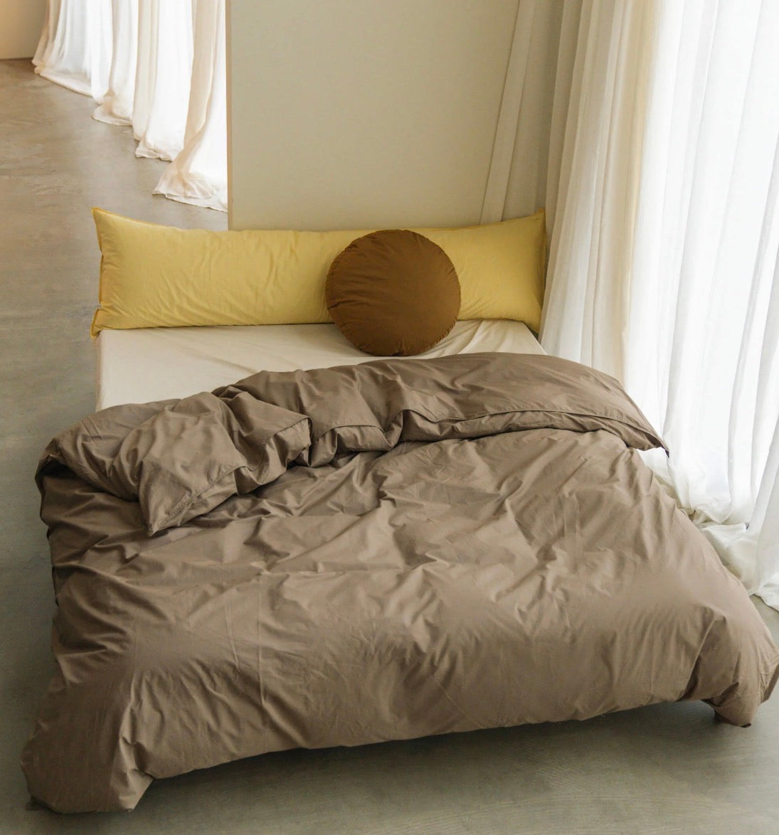 Round Pillowcase - Khaki Gold