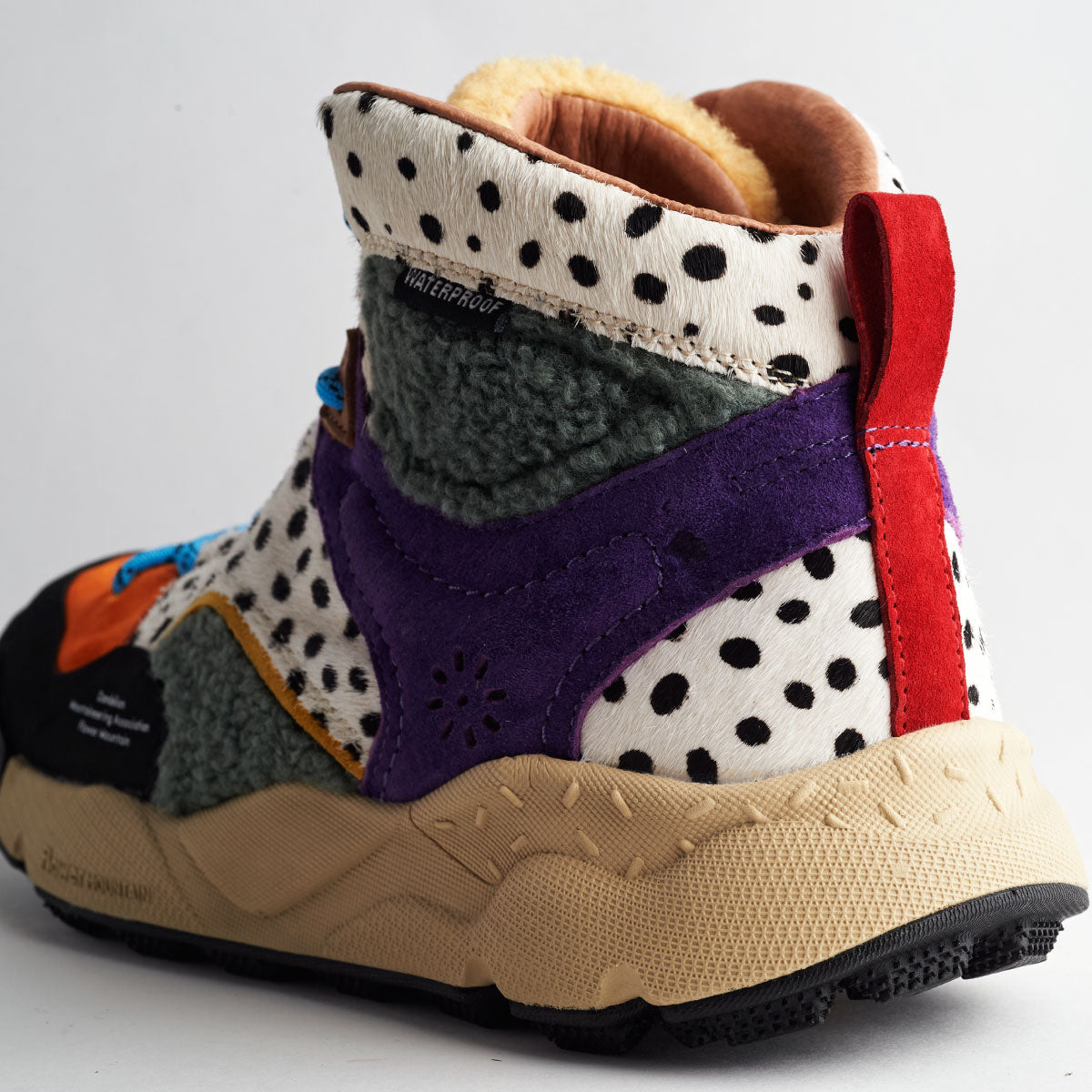 Back Country HI White Animal Trecking Boots