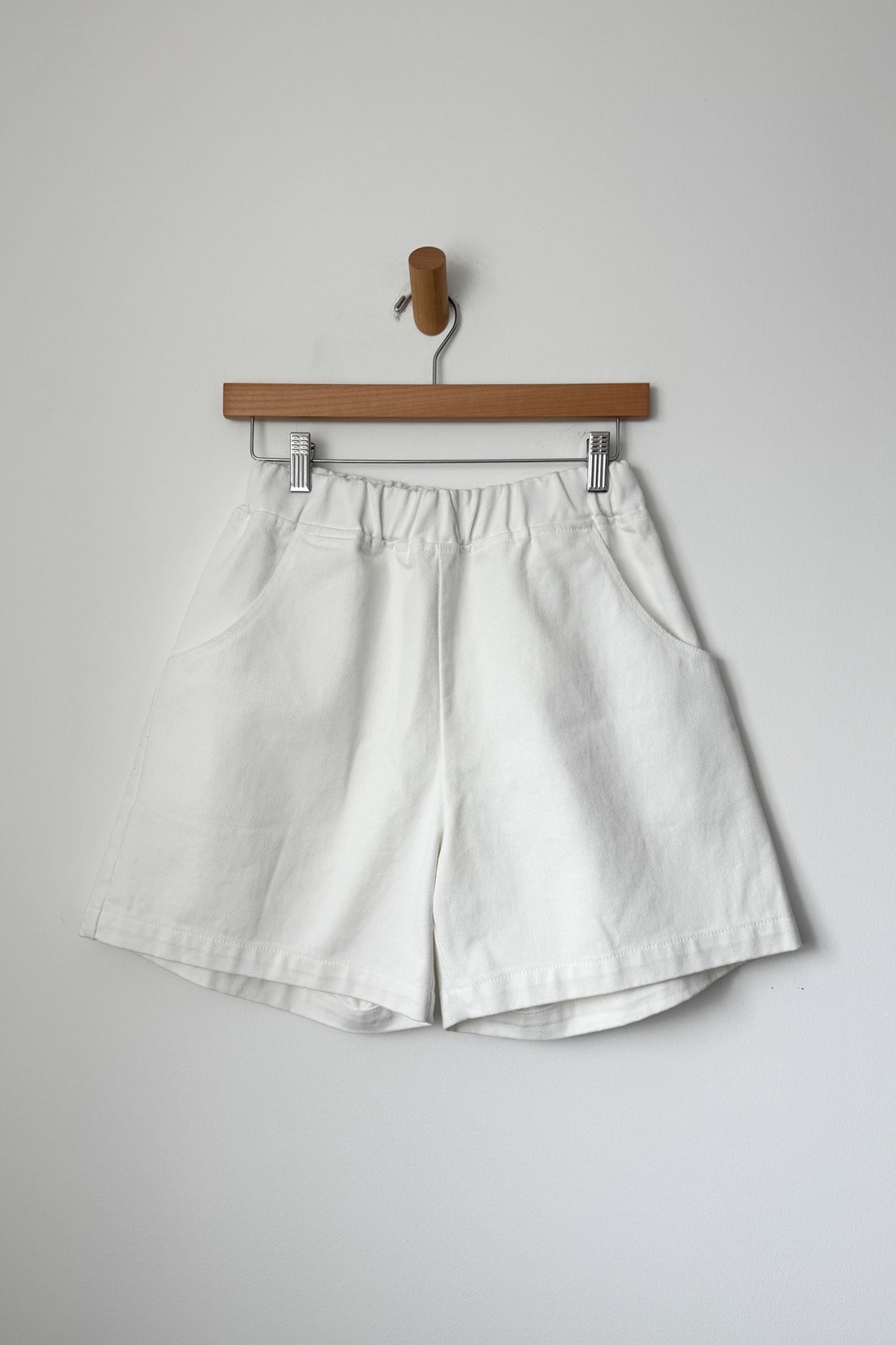 City Short - Milk