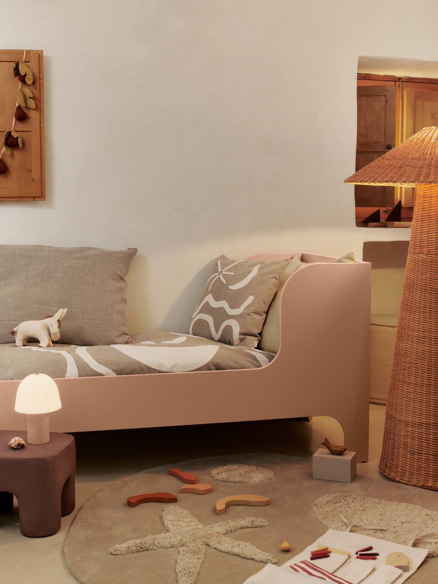Kove Appliqué Quilted Blanket - Tan