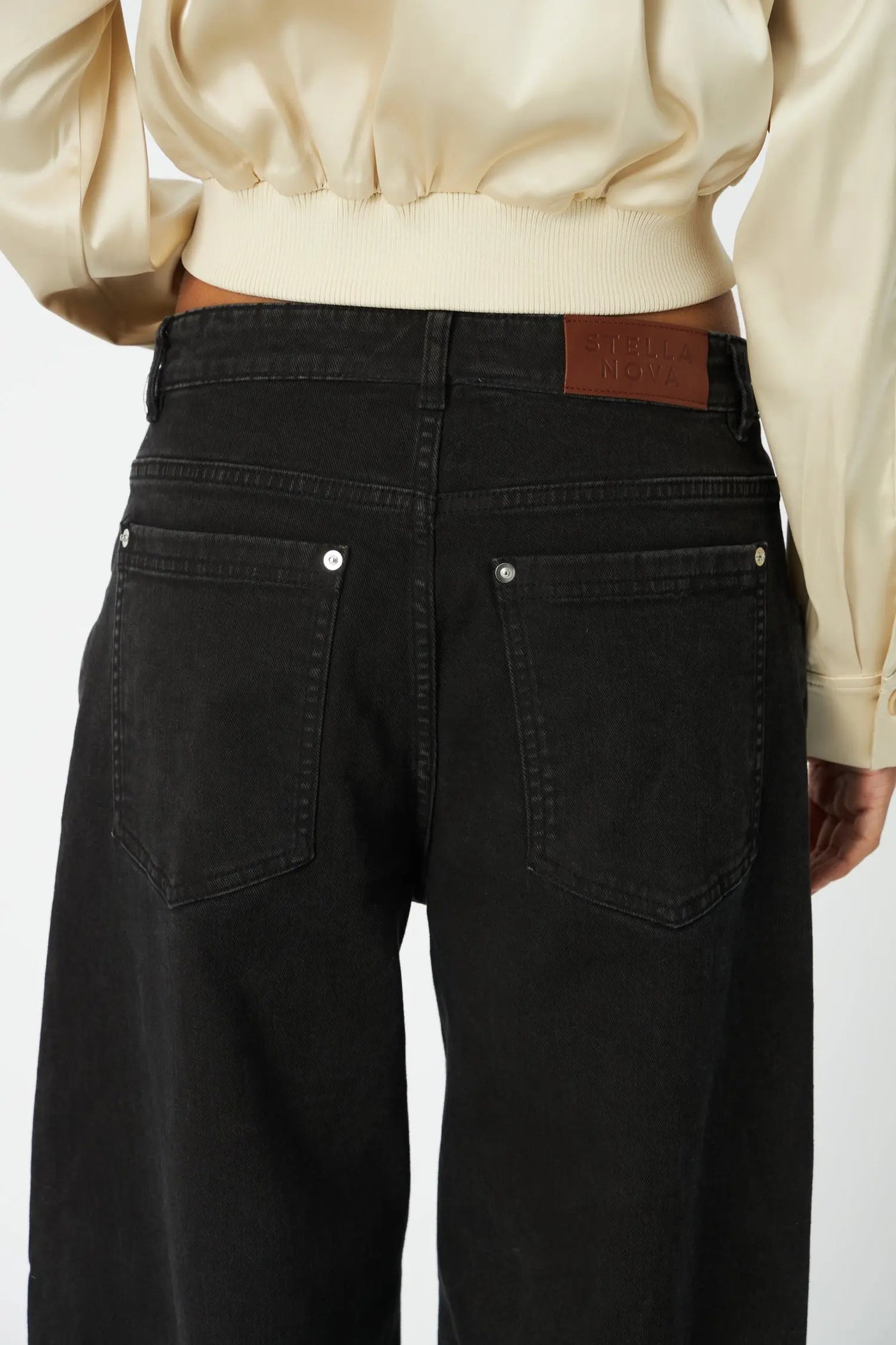 Barrel Fit Jeans - Almost Black