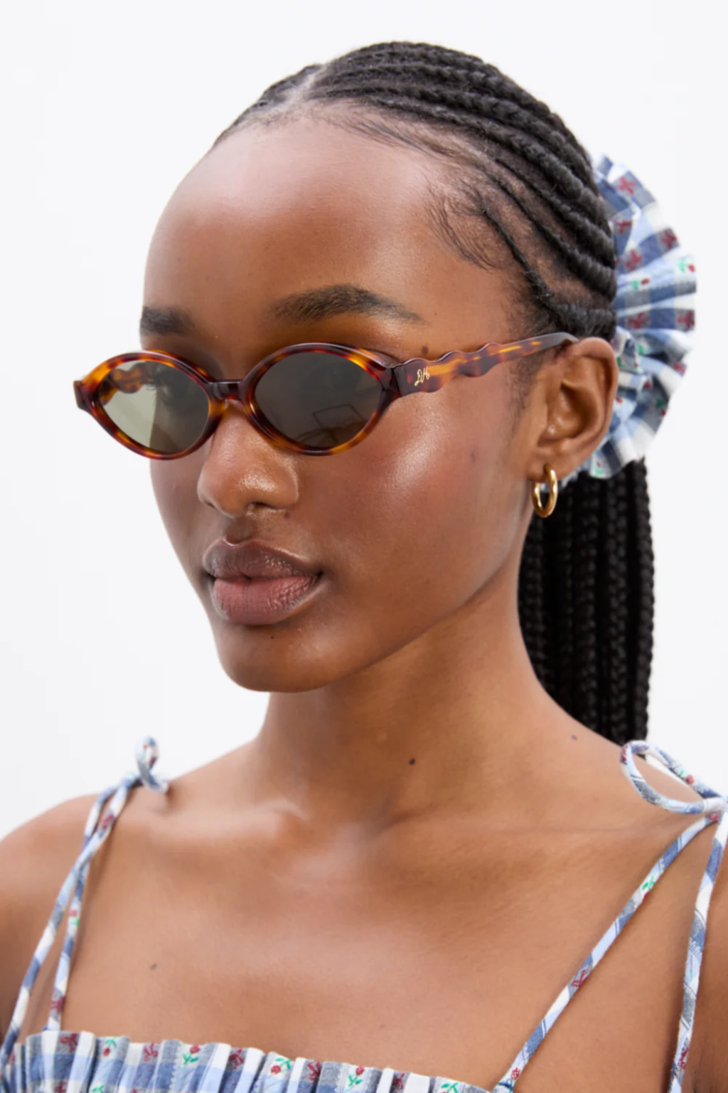 Slim Oval Sunglasses With Wavy Temple - Tort