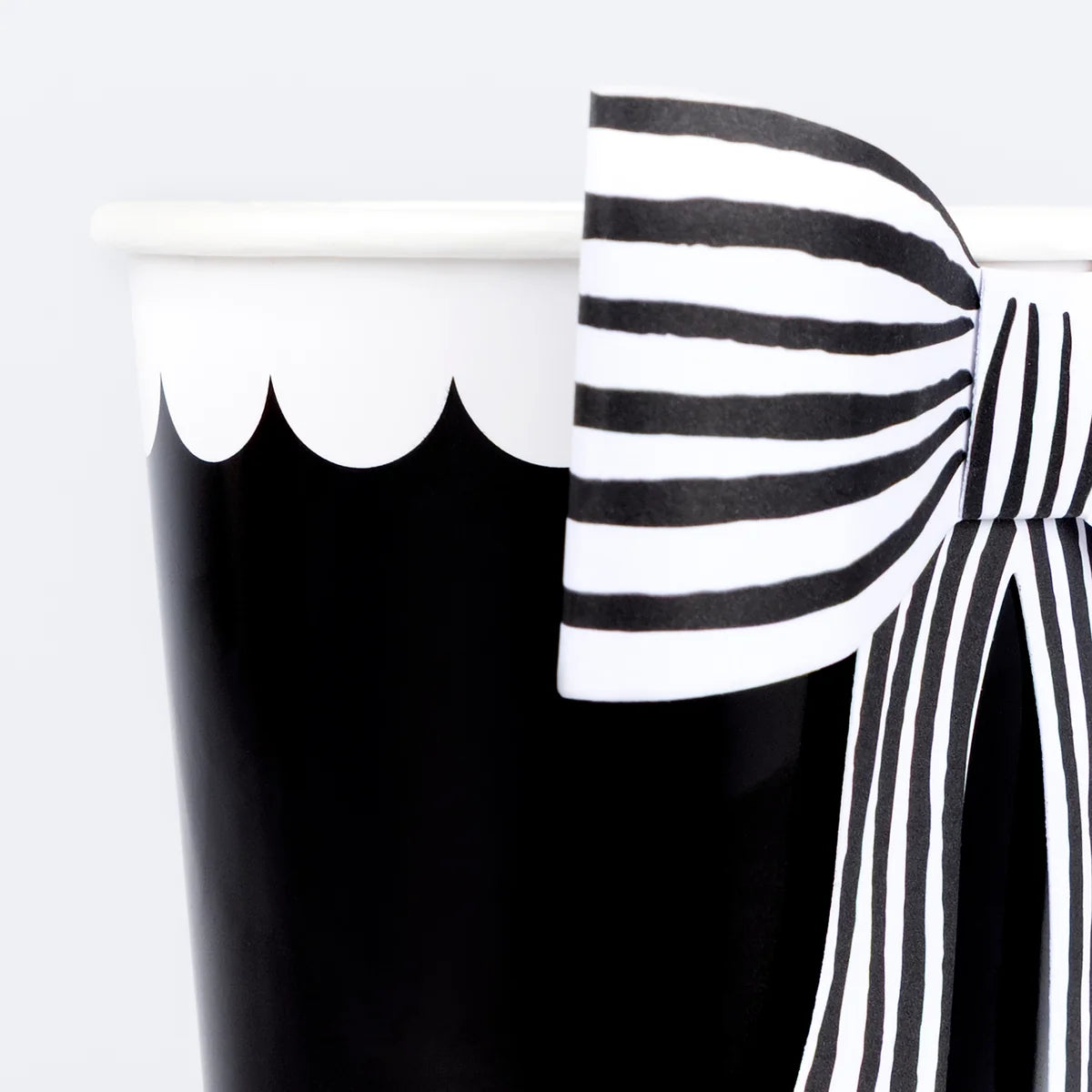 Black & White Bow Cups (X8)