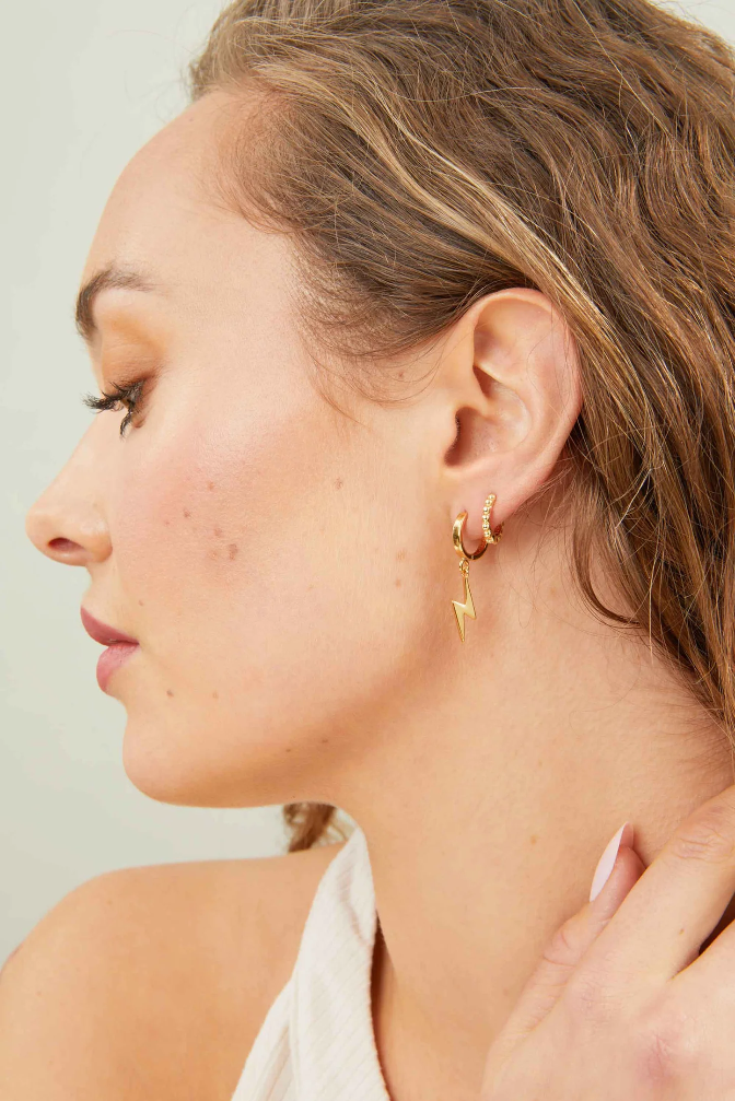 Lightening Huggies Formation