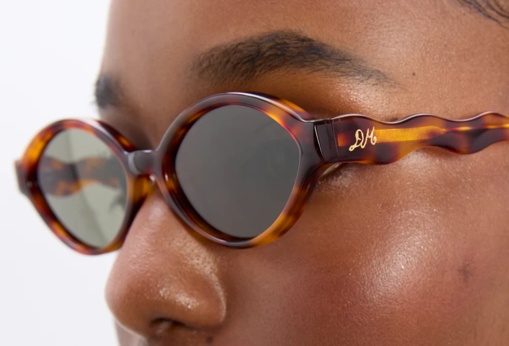 Slim Oval Sunglasses With Wavy Temple - Tort