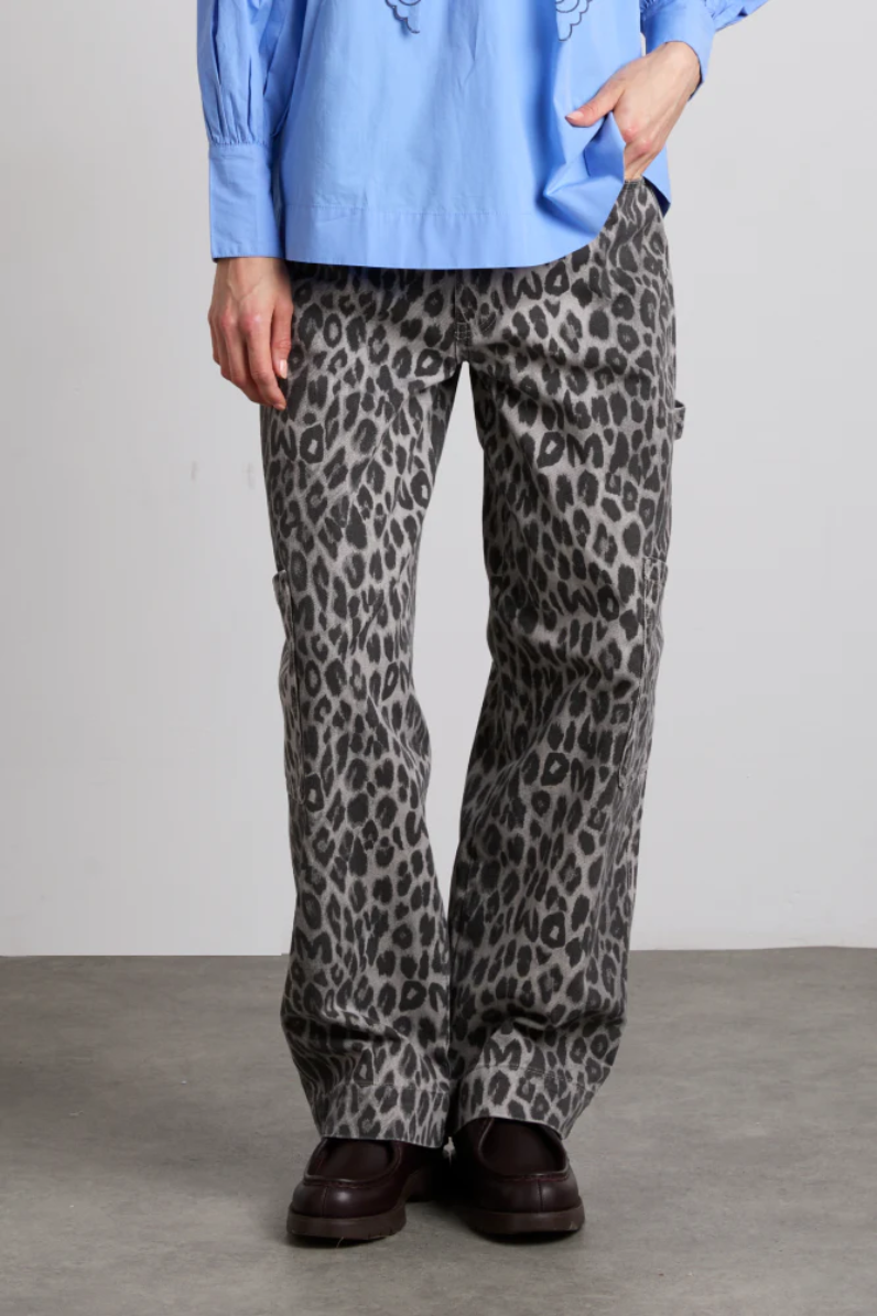 Drew Leopard Cargo - Charcoal