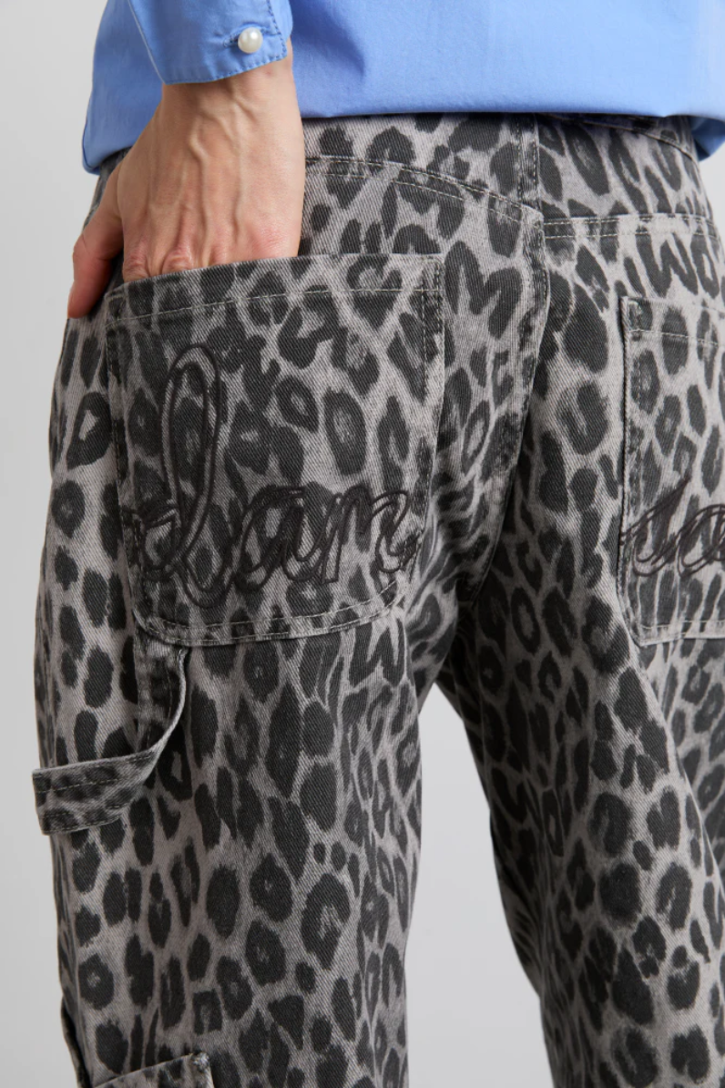 Drew Leopard Cargo - Charcoal