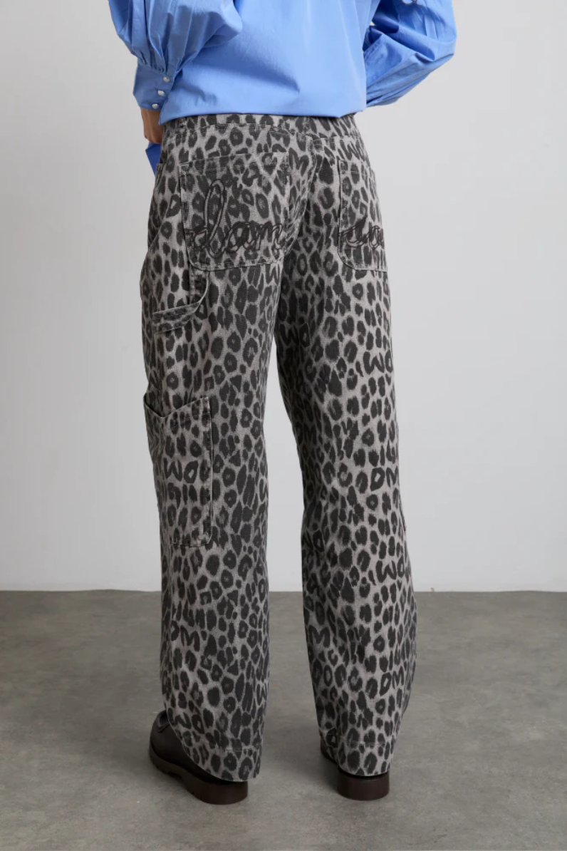 Drew Leopard Cargo - Charcoal