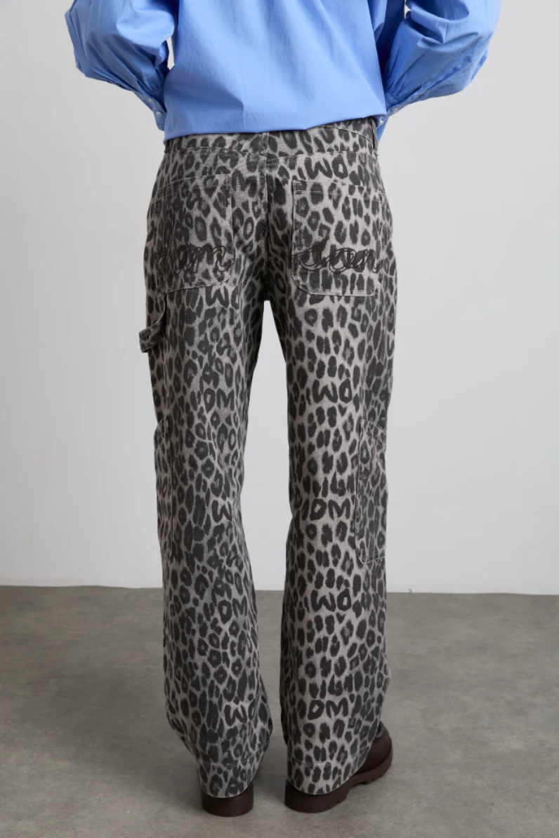Drew Leopard Cargo - Charcoal