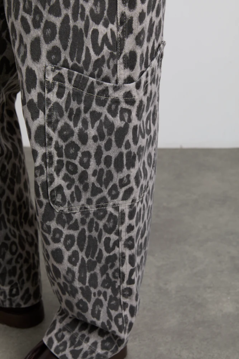 Drew Leopard Cargo - Charcoal