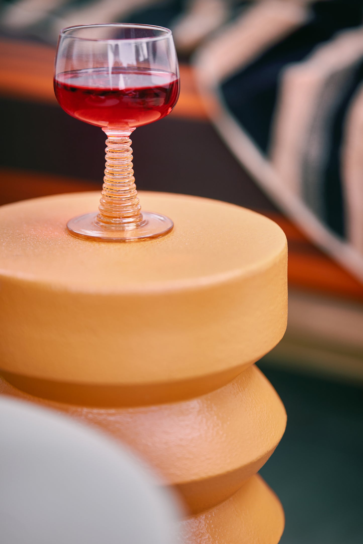 Swirl Wine High Glass - Nude
