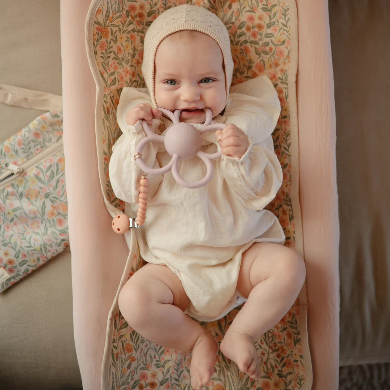 Hera Pacifier Clip - Powder Pink