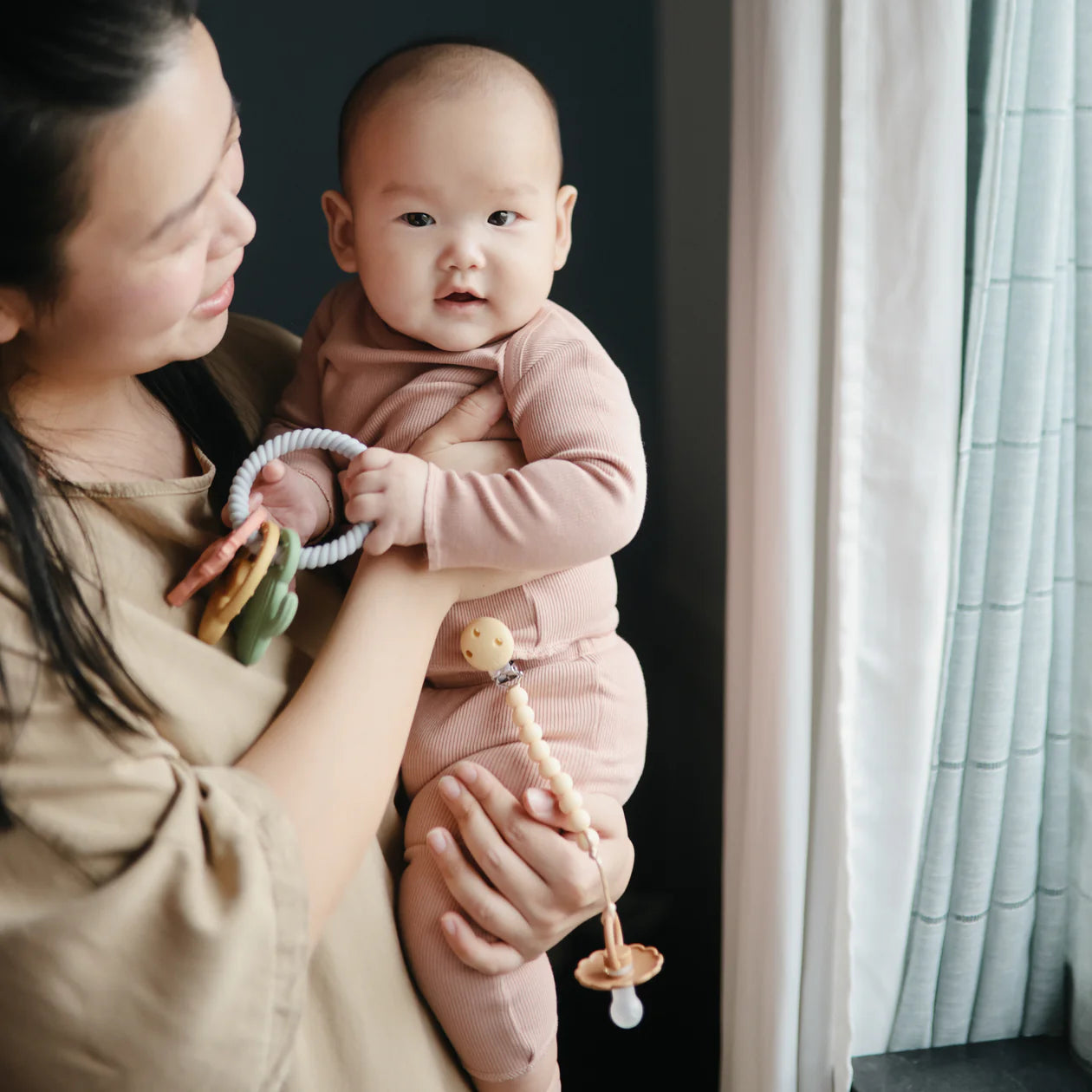 Hera Pacifier Clip - Pale Yellow