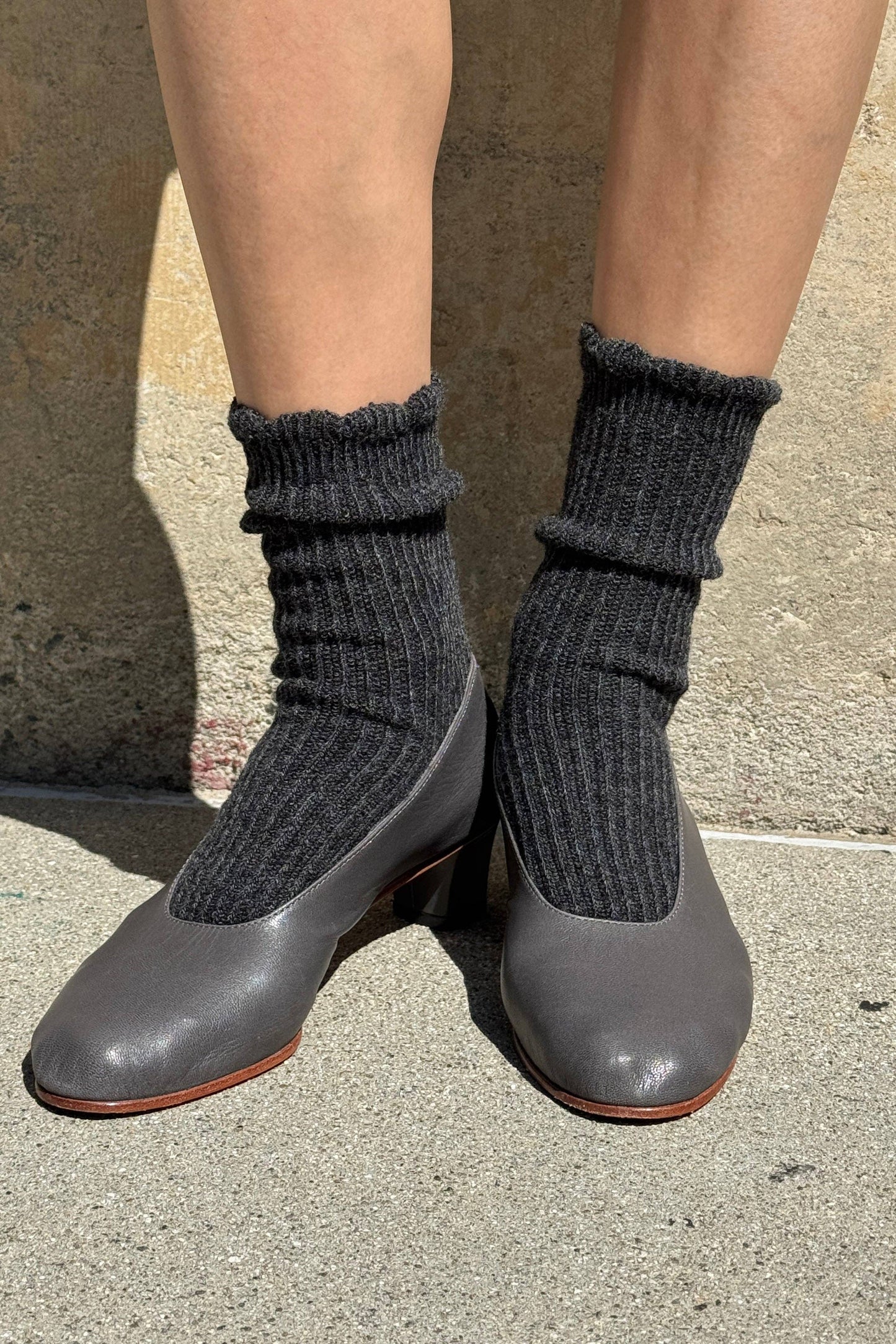 Linen Scallop Socks - Charcoal