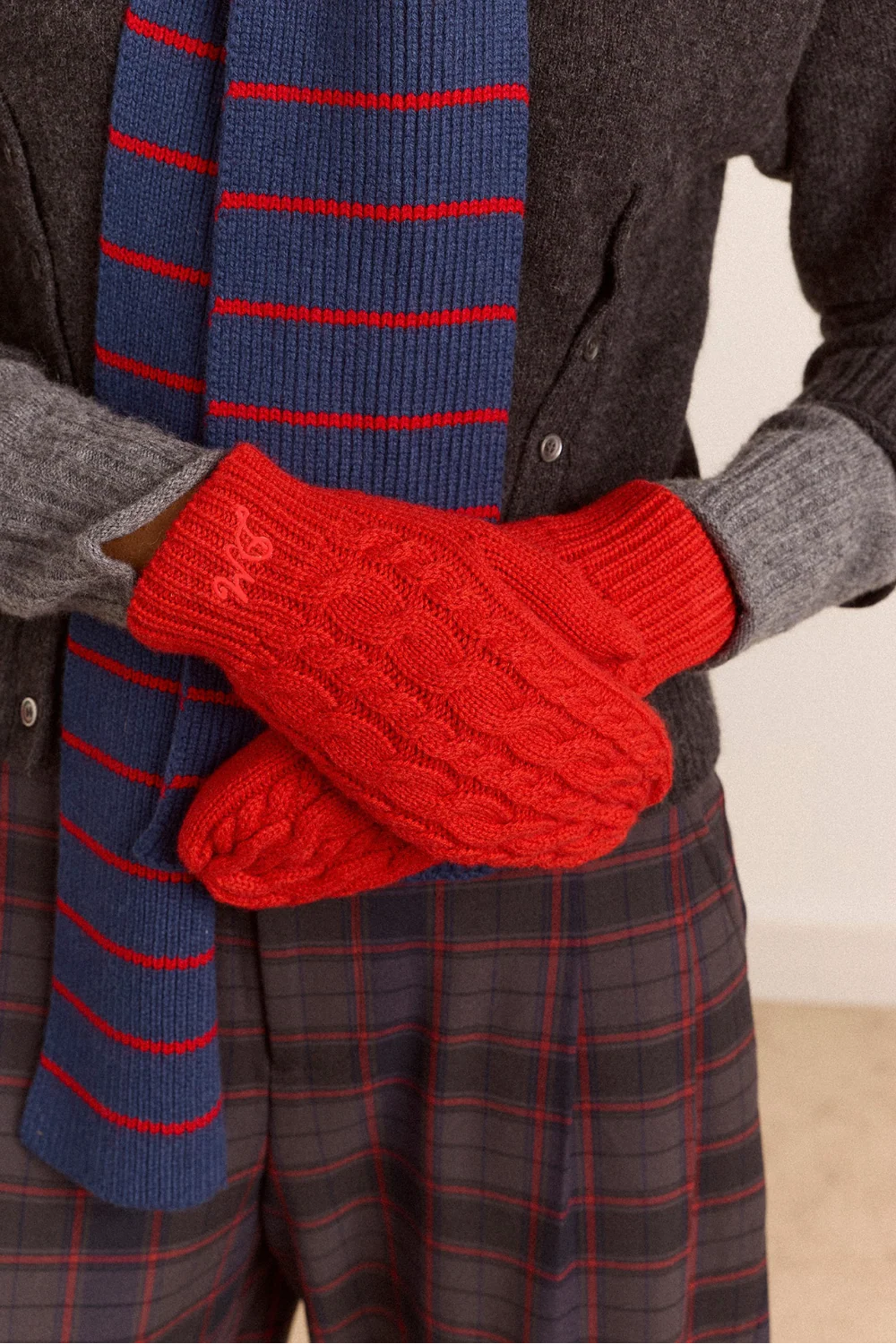 Cable Knit Mittens - Red
