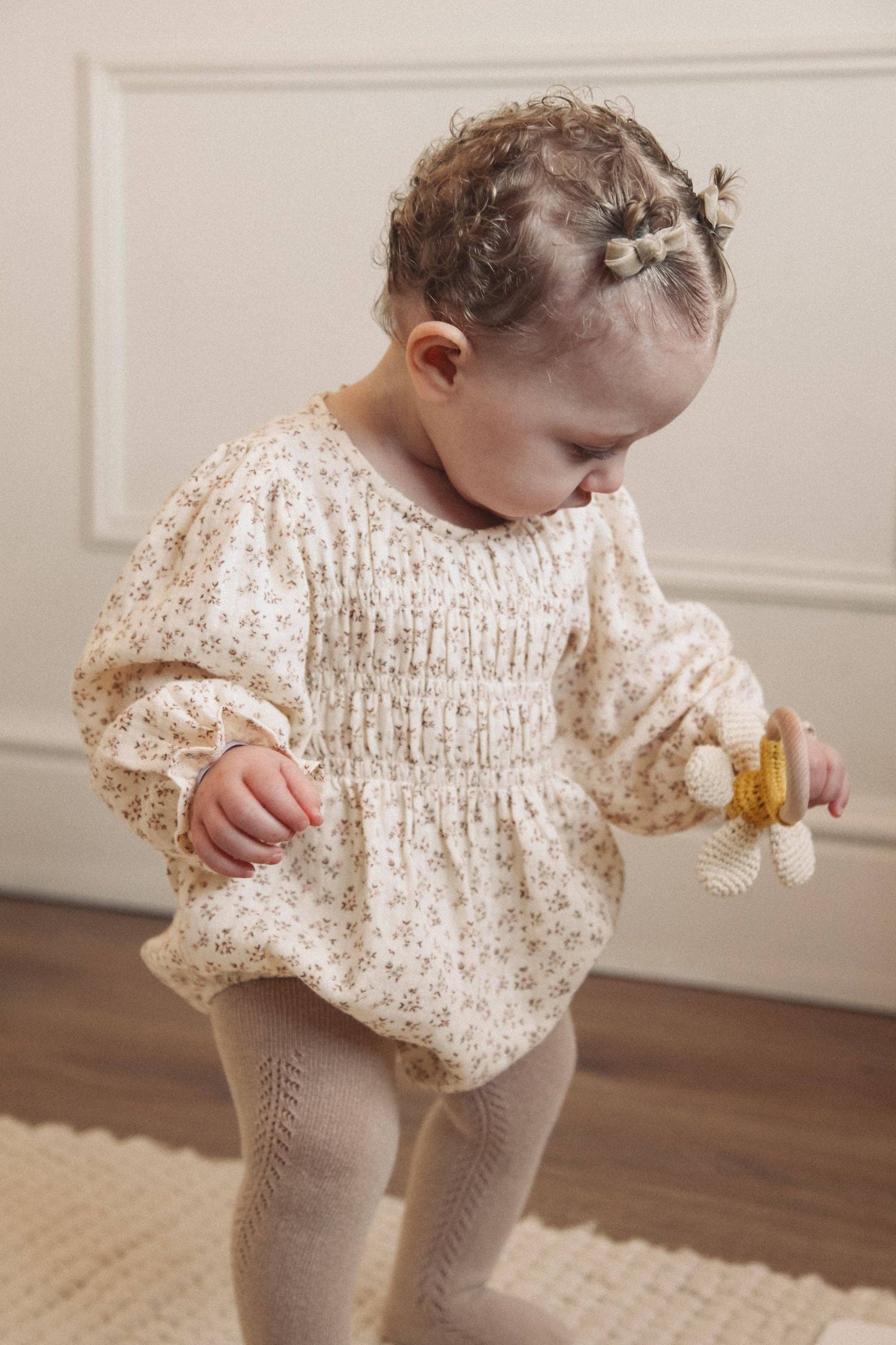 Ditsy Floral/Buttermilk Muslin Smocked Long Sleeve Romper: 12-18m