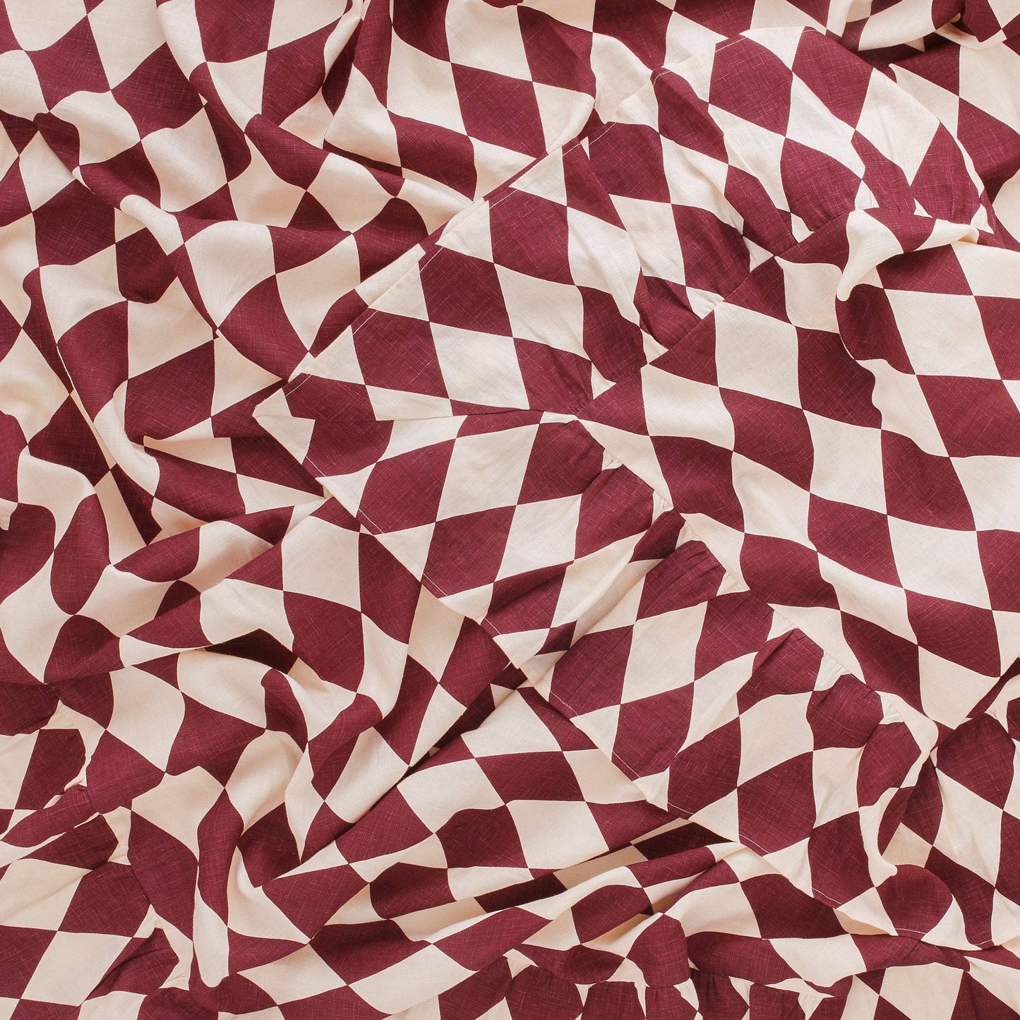 Harlequin frill tablecloth, claret/cream