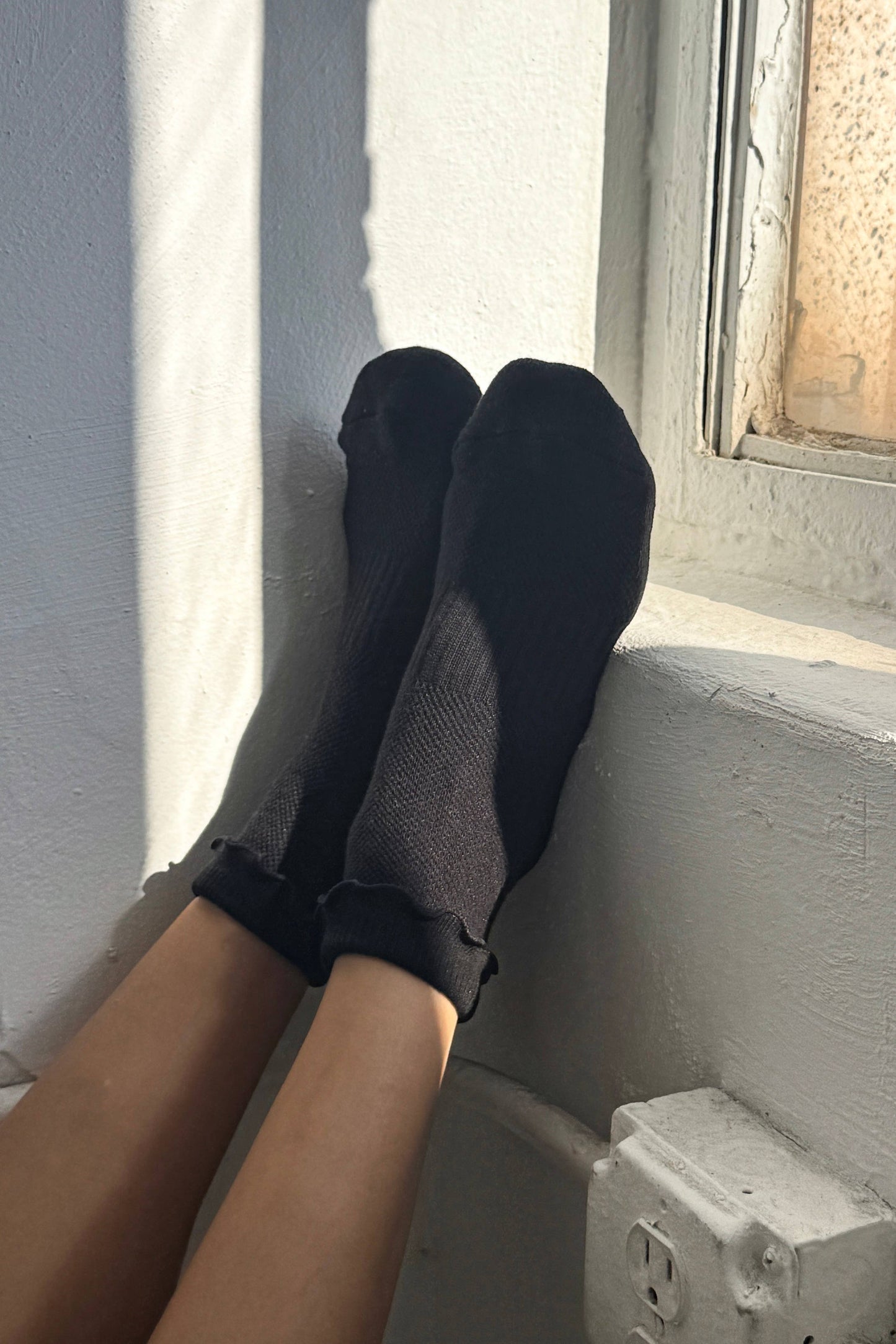 Ruffled Hugger Crew Socks - Black