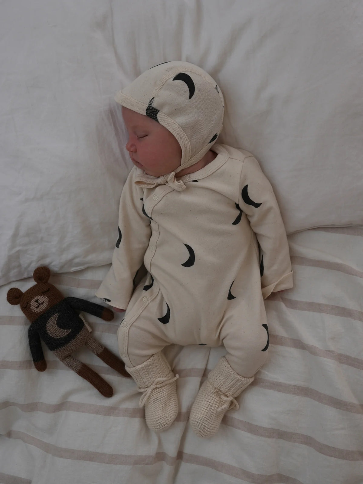 Undyed Midnight Bonnet