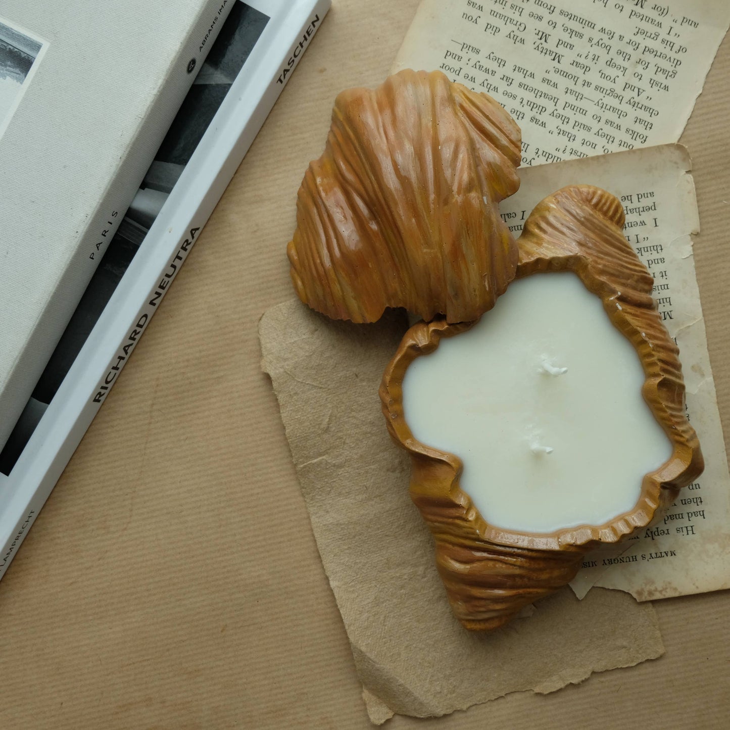 Croissant Jesmonite Candle : Cinnamon