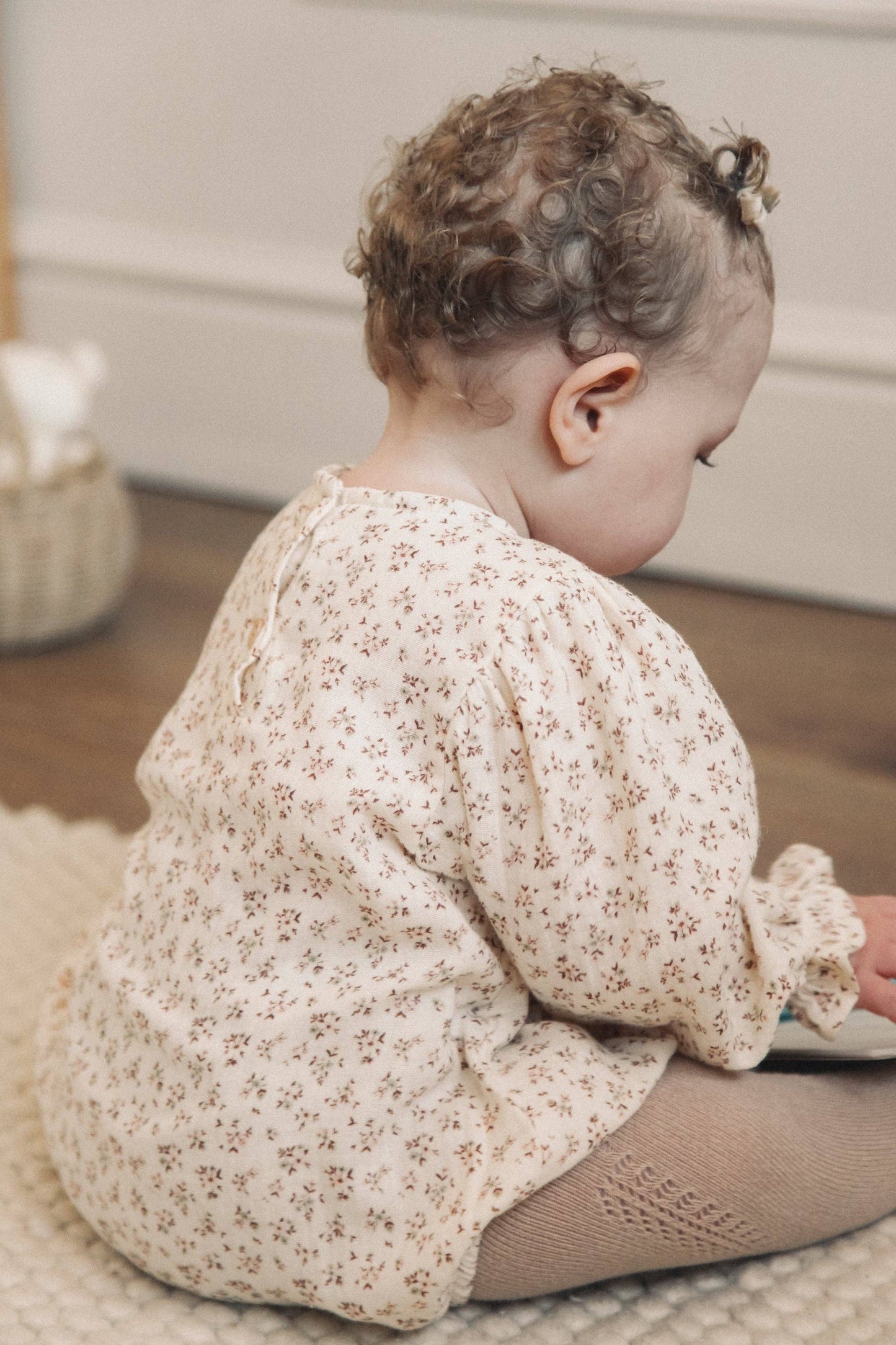 Ditsy Floral/Buttermilk Muslin Smocked Long Sleeve Romper: 3-6m