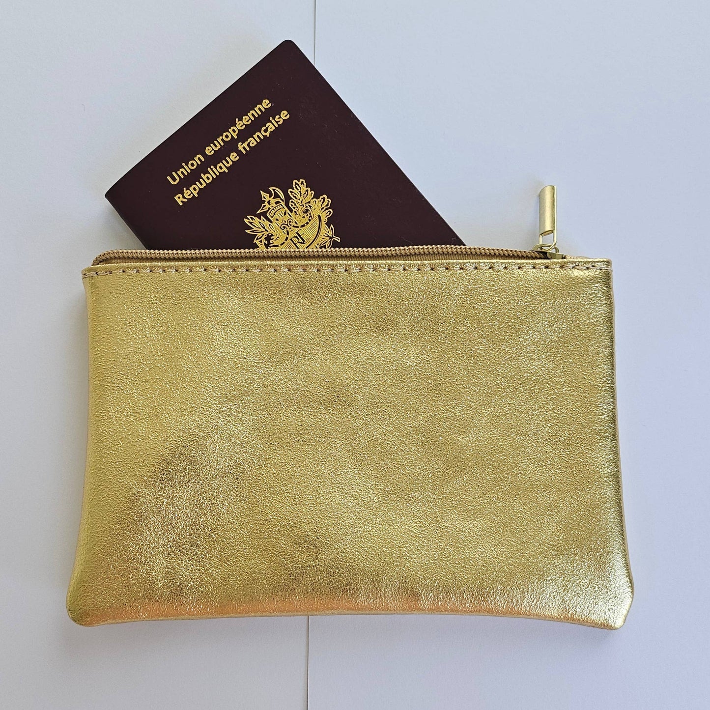 Leather pouch with zip: Golden