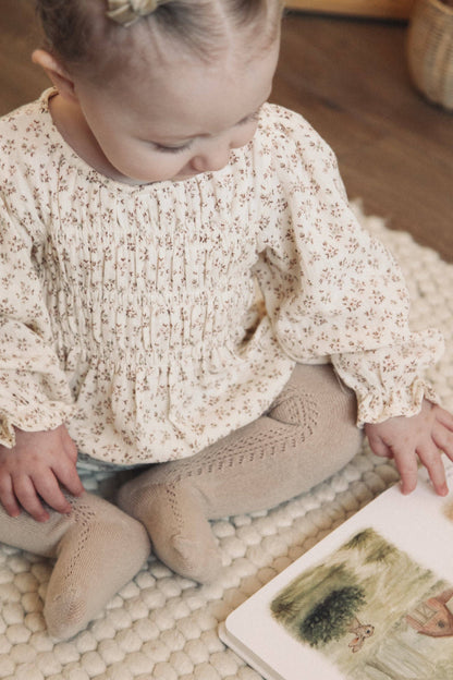 Ditsy Floral/Buttermilk Muslin Smocked Long Sleeve Romper: 3-6m