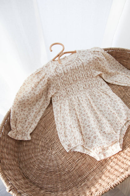 Ditsy Floral/Buttermilk Muslin Smocked Long Sleeve Romper: 6-12m
