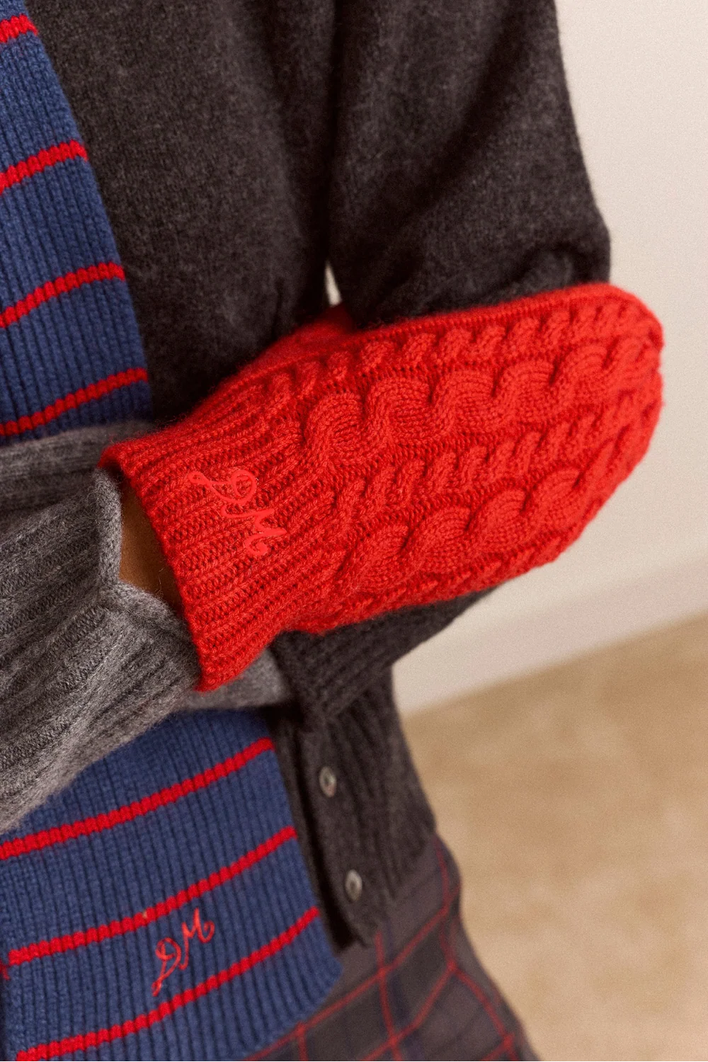 Cable Knit Mittens - Red