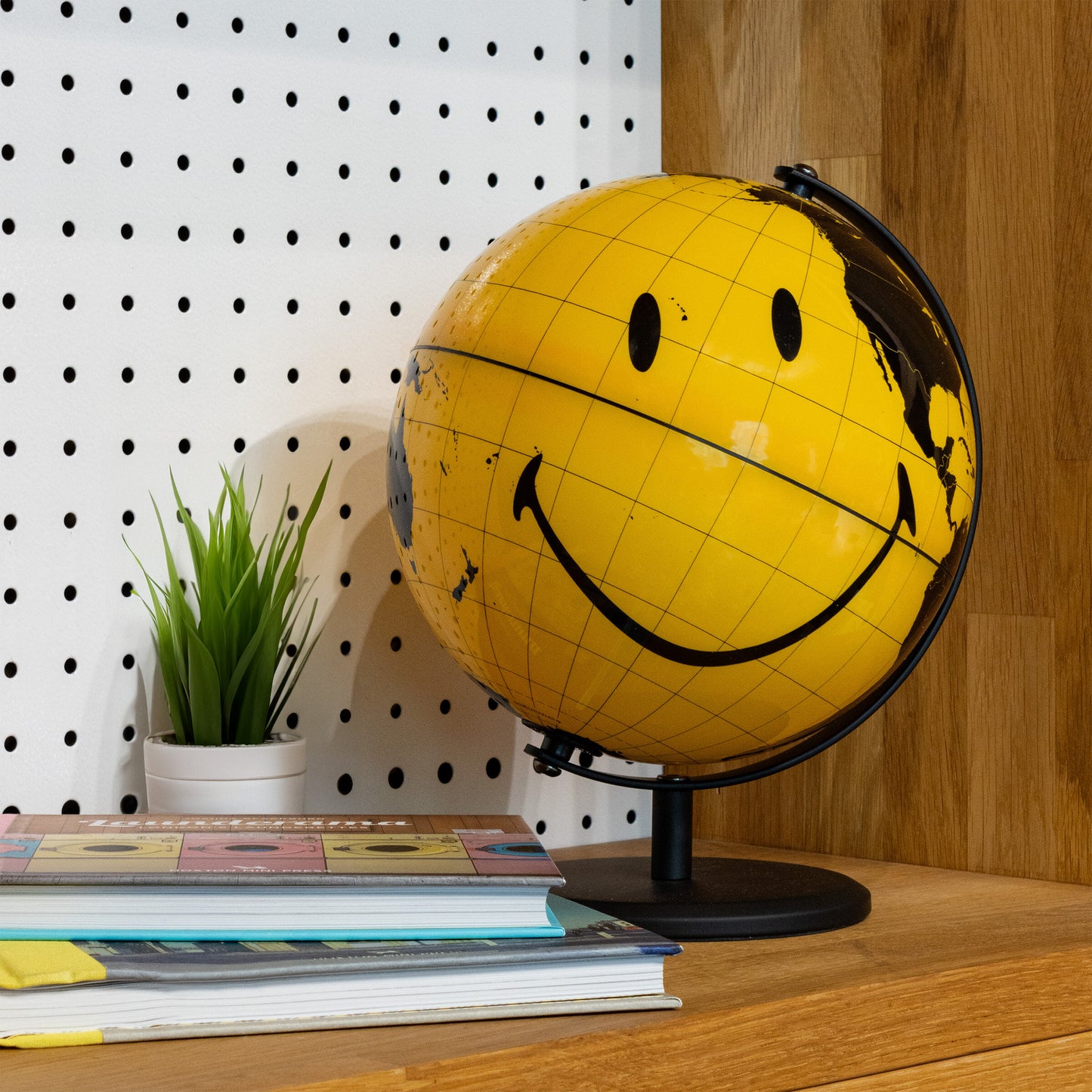 Smiley Desk Globe
