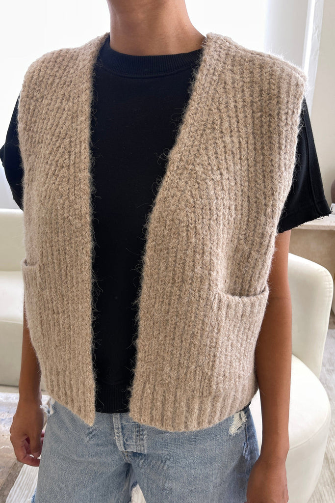 Le Bon Shoppe Grandpa Alpaca Vest - Oatmeal