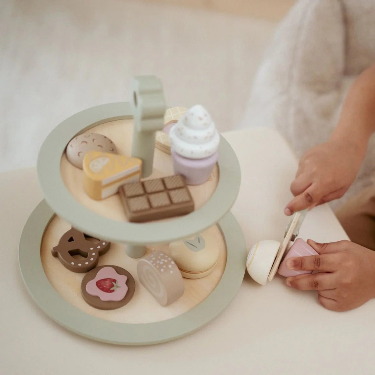 Little Dutch Cake Stand
