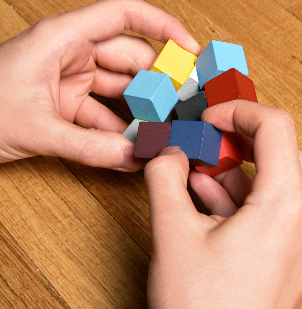 Kikkerland - Elastic Cube 3D Wooden Puzzle