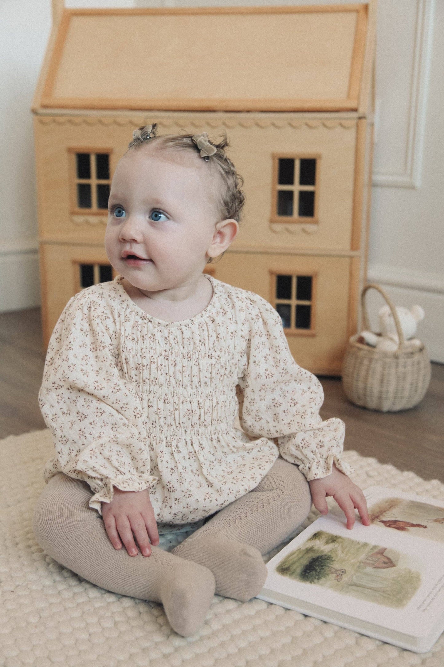 Ditsy Floral/Buttermilk Muslin Smocked Long Sleeve Romper: 3-6m