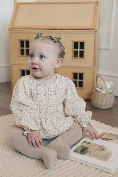 Ditsy Floral/Buttermilk Muslin Smocked Long Sleeve Romper: 6-12m