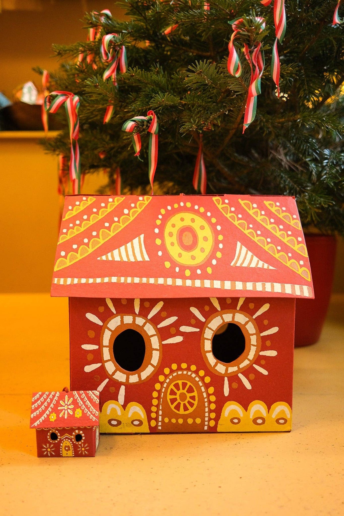 UK/EU: Large Gingerbread House Decorative Gift Box