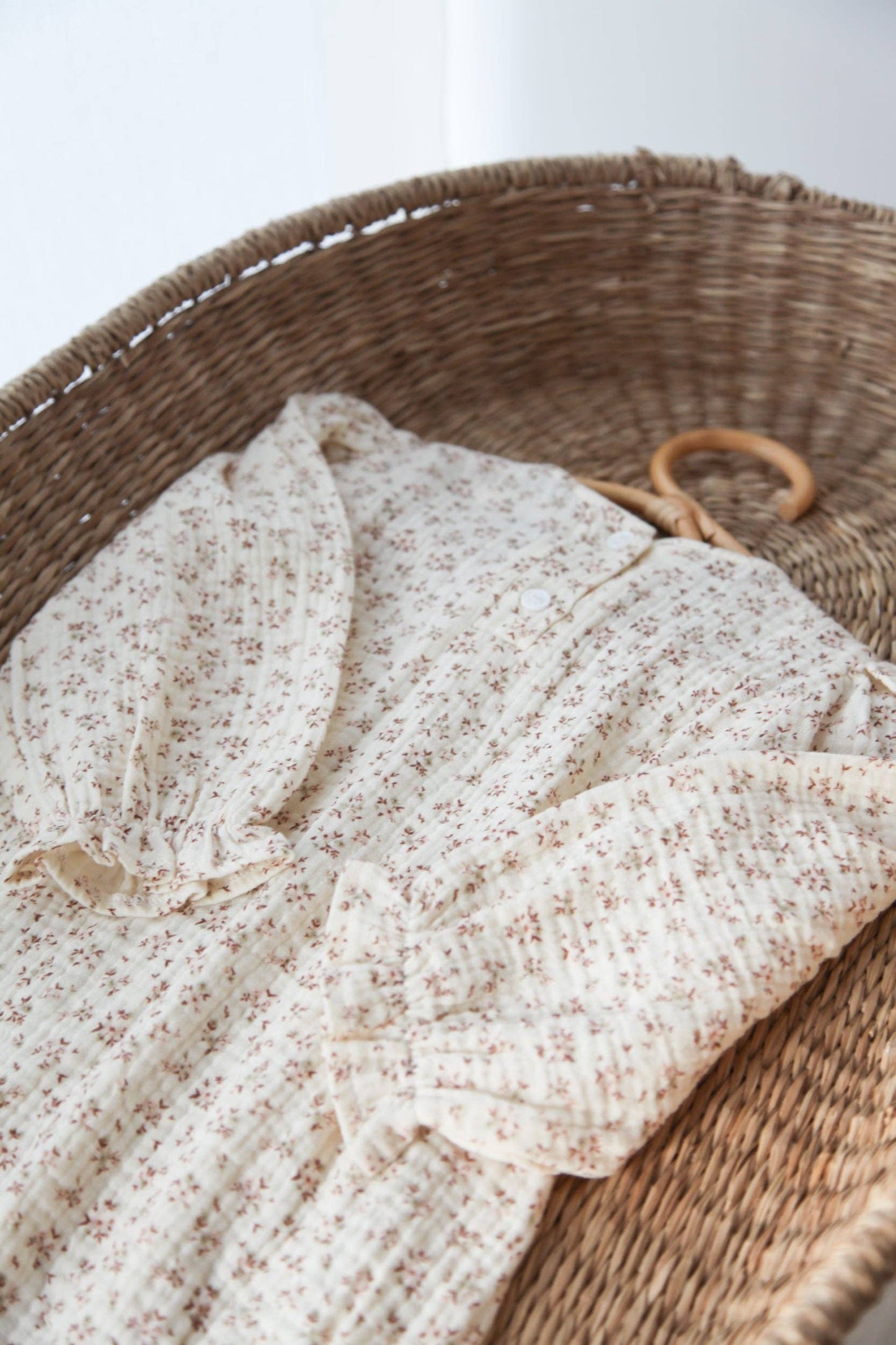 Ditsy Floral/Buttermilk Muslin Smocked Long Sleeve Romper: 6-12m