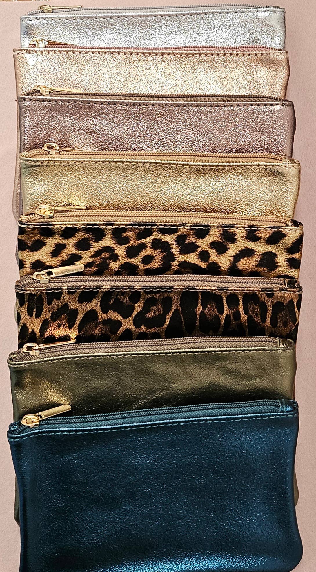 Leather pouch with zip: Golden