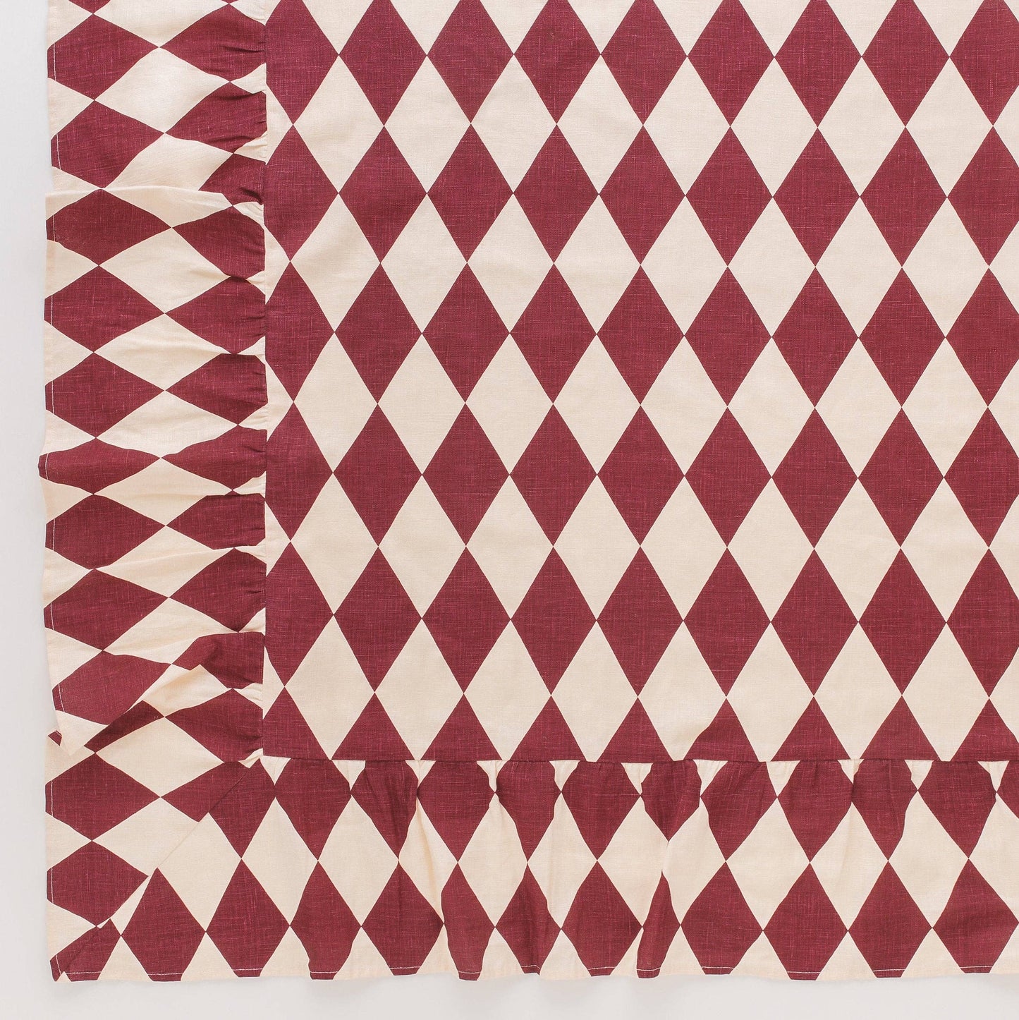 Harlequin frill tablecloth, claret/cream
